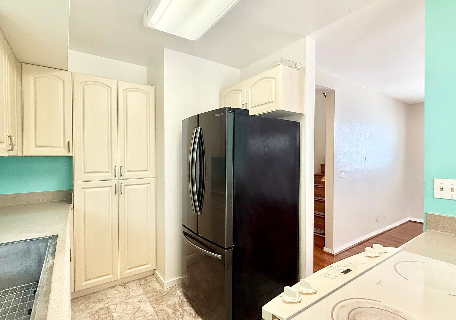 3br/2.5ba with garage, yard, solar panels in Aiea Heights! Pets Negotiable! — Photo 4