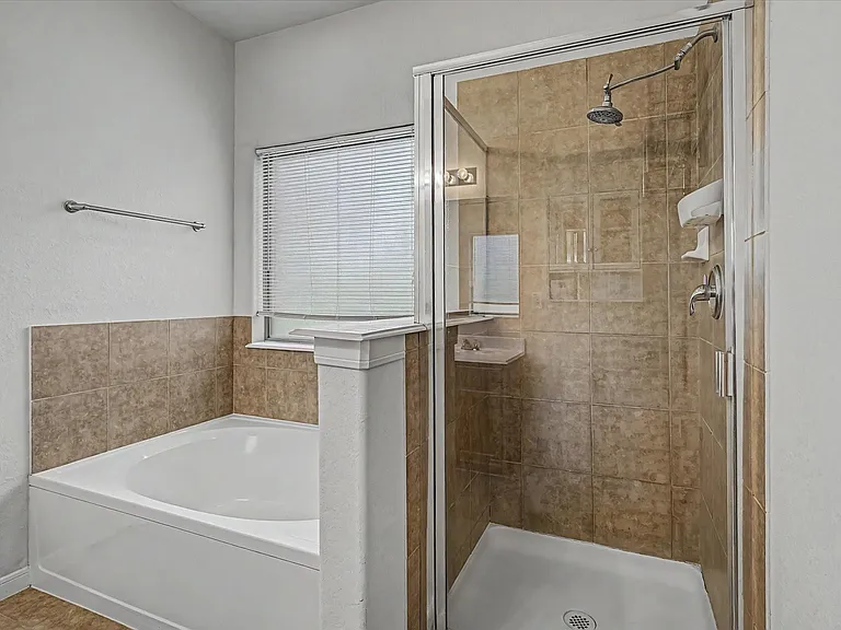 630 W Newport Bnd — Photo 24
