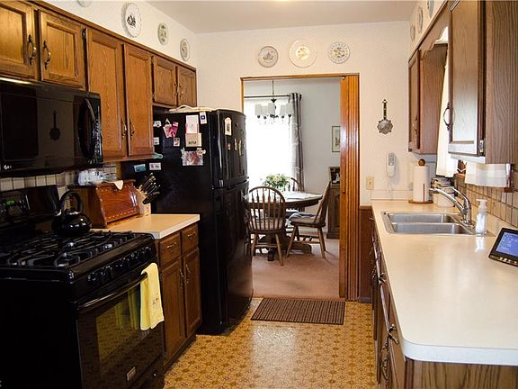 5th image of 936 W 30th St
