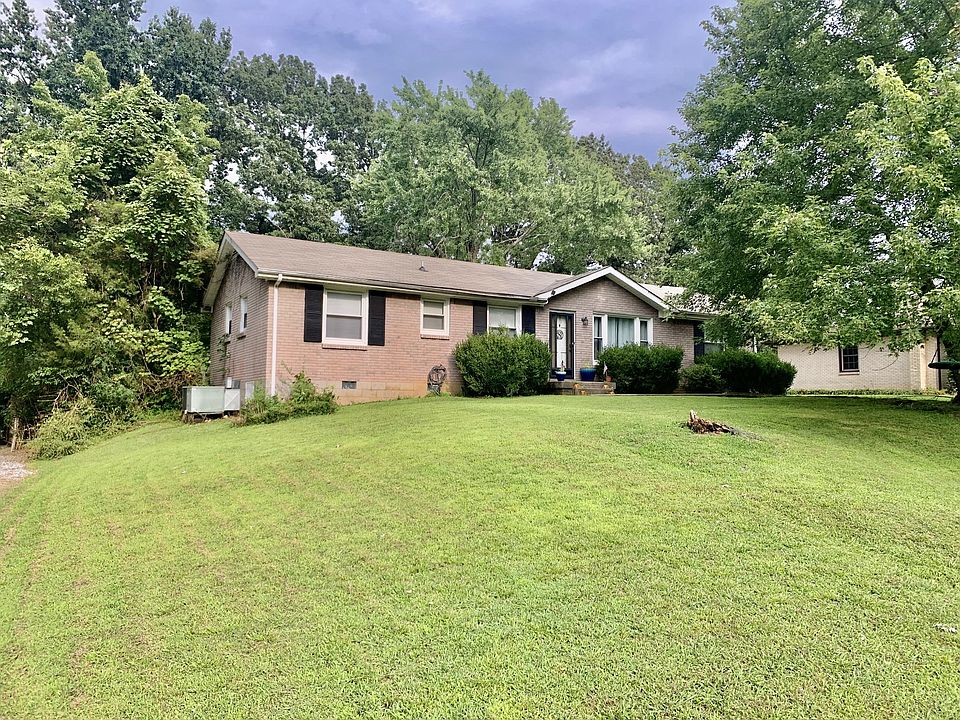 1st image of 145 W Park Dr