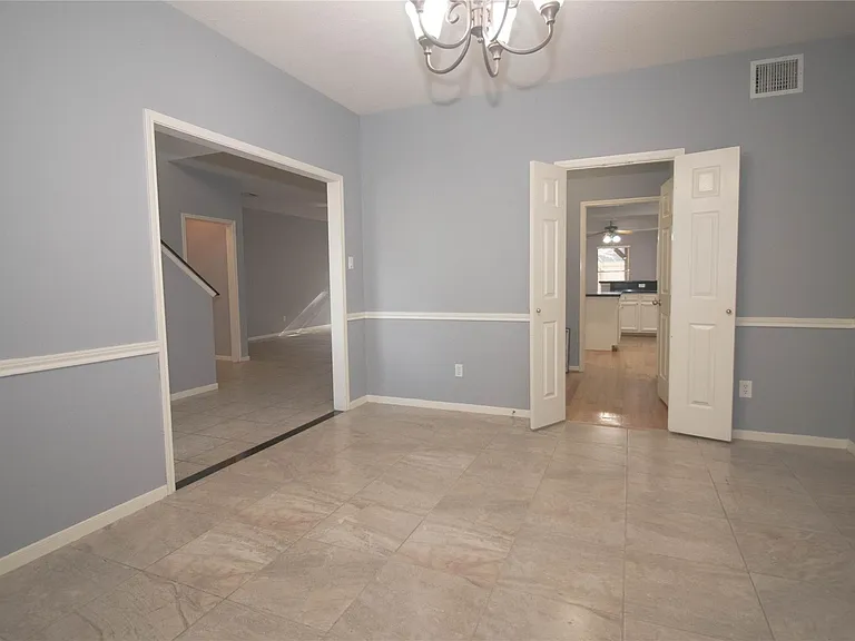 310 Cheddington Dr — Photo 13