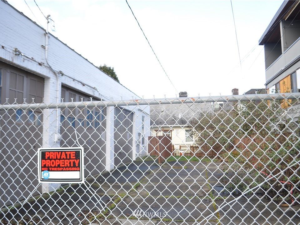 2nd image of 5952 California Ave SW
