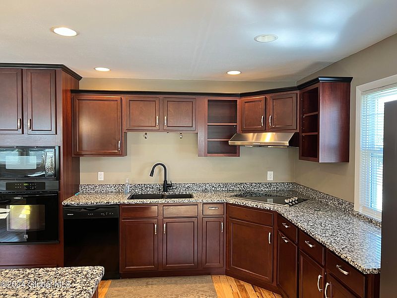 4th image of 58 Cascade Terrace