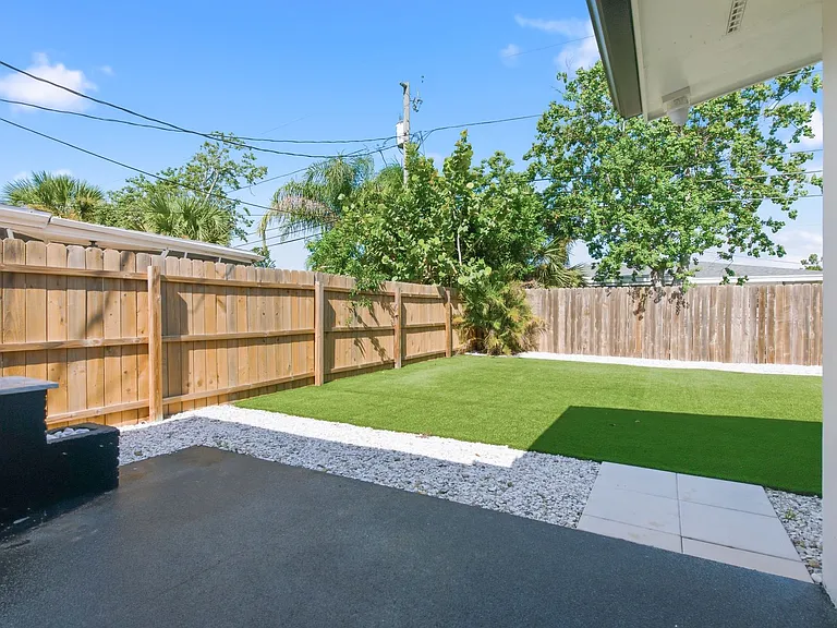 2488 Del Rio Way — Photo 31