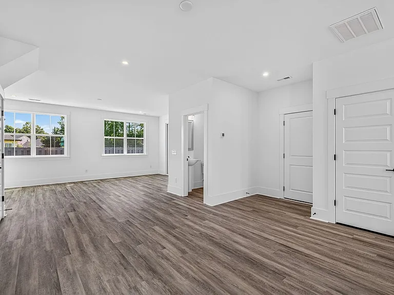 405 Oak Hammock Ct — Photo 14