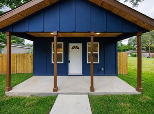 704 Travis St, Baytown, TX 77520