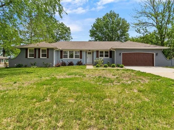 305 W 3rd St, Peculiar, MO 64078