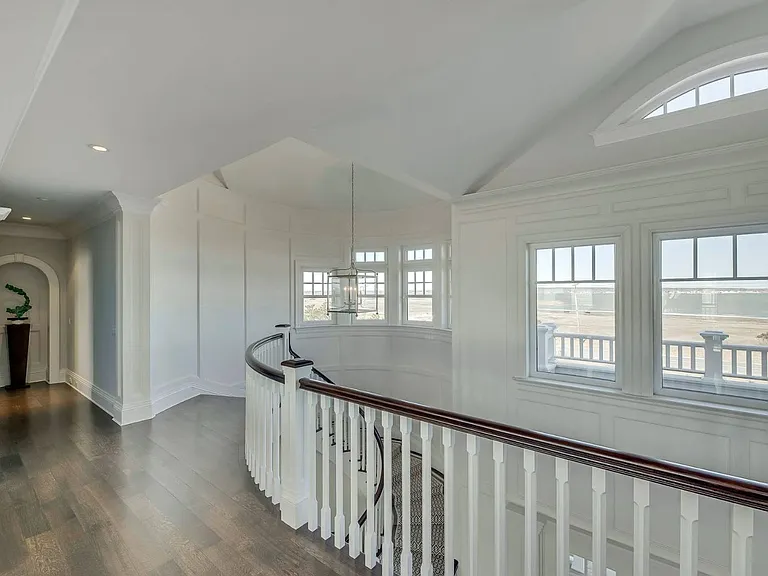 19 Dune Rd — Photo 12