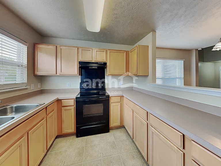 2104 Erin Ln — Photo 4