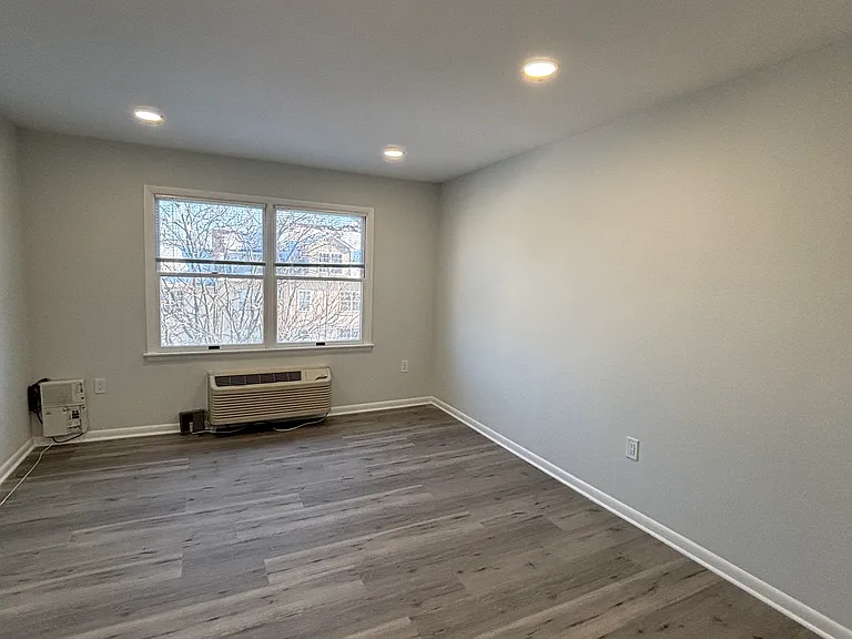 1036 Chancellor Ave #6 — Photo 8
