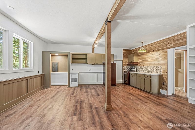 3rd image of 1701 Tower Road