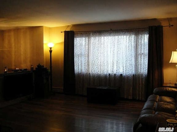 4th image of 71 Magnolia St