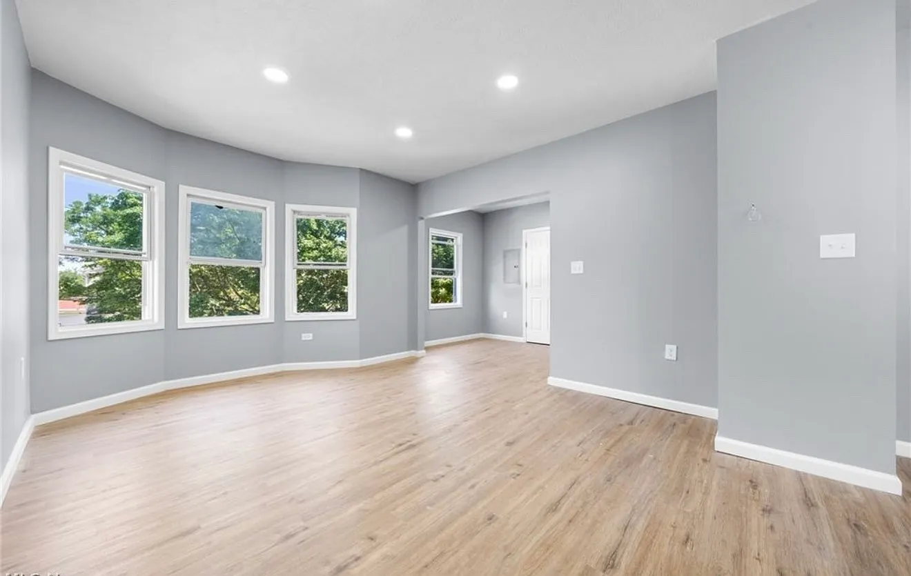 5 bed, 1.5 bath, $1,950 — Photo 3
