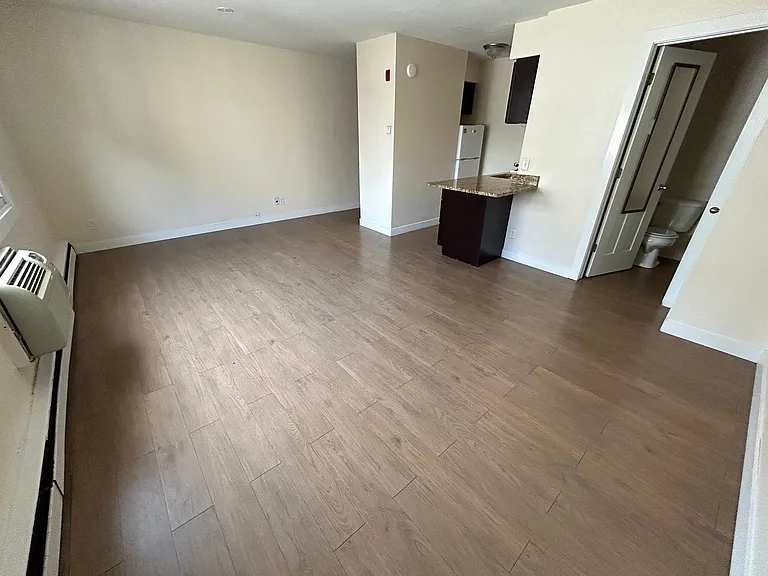 1535 N Van Buren St — Photo 7