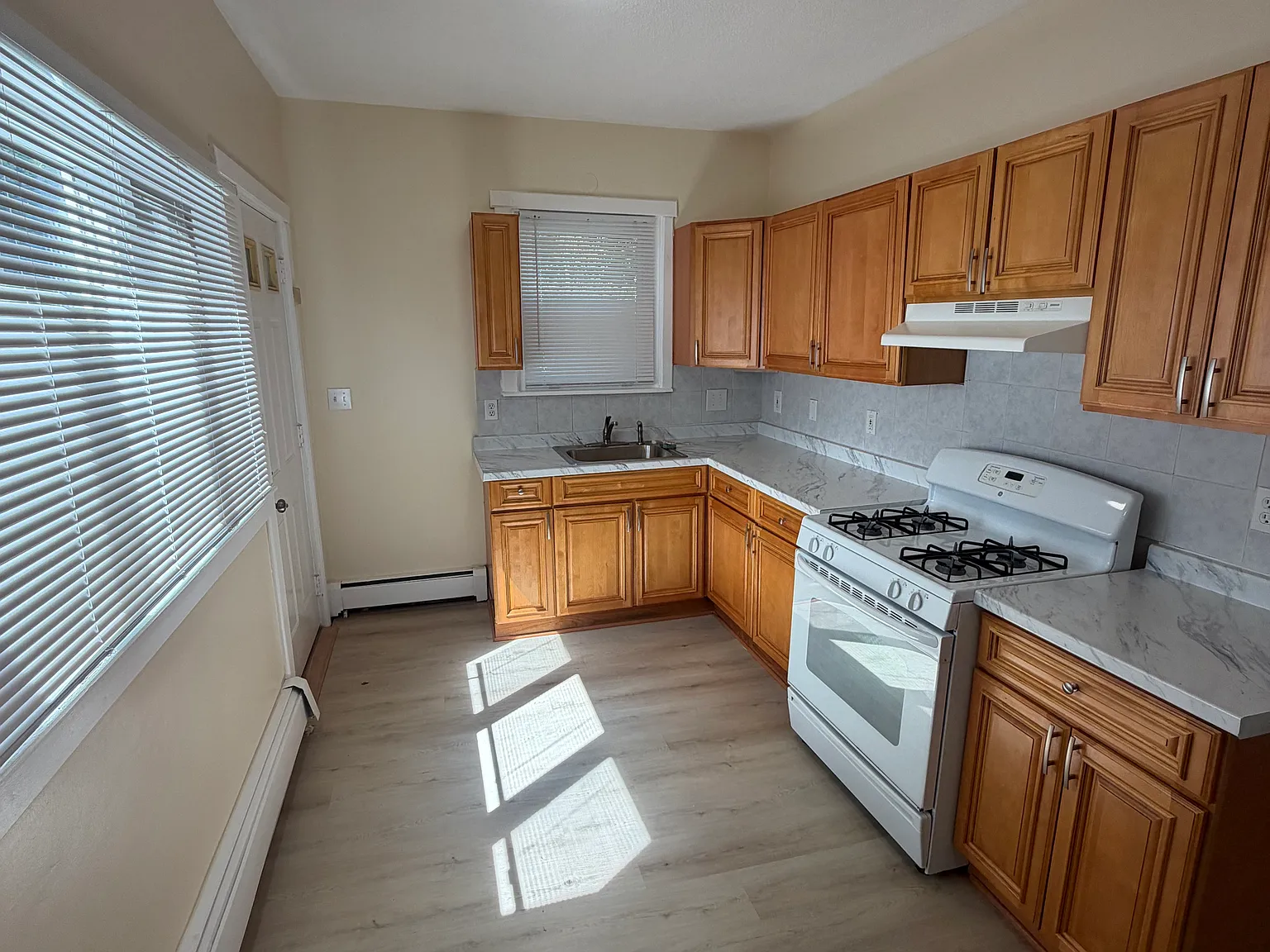 3 bed, $3,400 — Photo 1