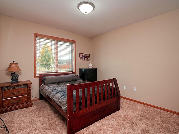 4th image of 2122 Pembrooke Dr