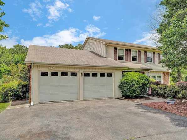 1182 Knollwood Dr, Troutville, VA 24175