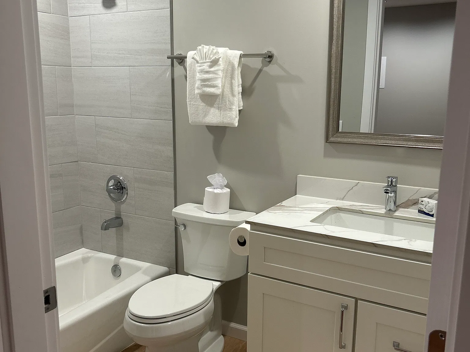 3 bed, 952 sqft, $3,295 — Photo 3