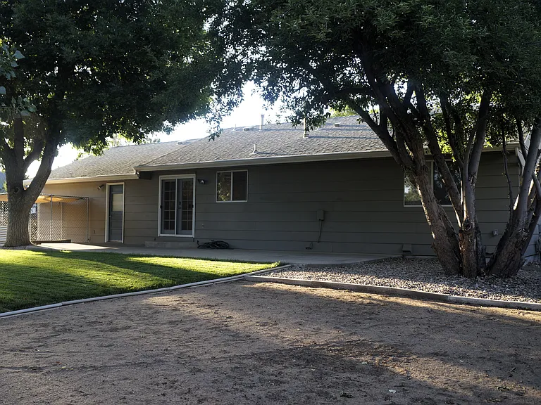 431 Thrasher St — Photo 4