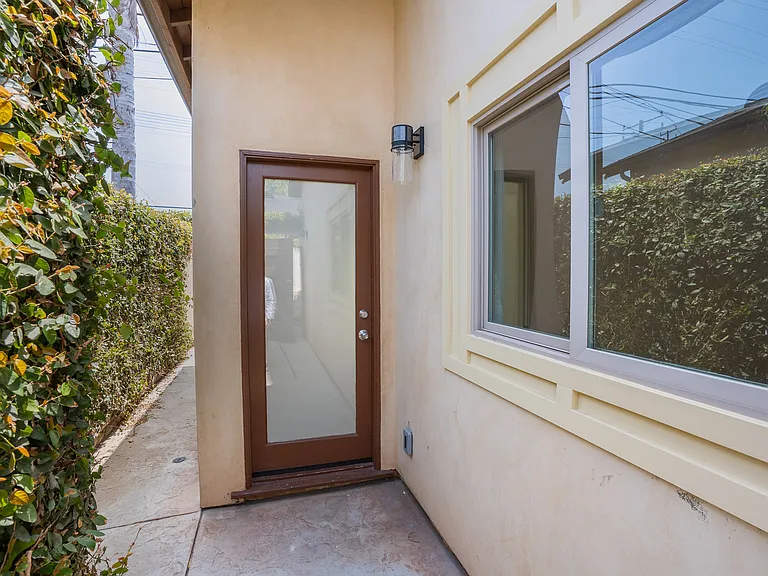 8330 Lilienthal Ave #8334 — Photo 3