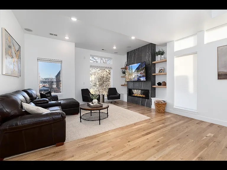1733 Grove St #4 — Photo 2