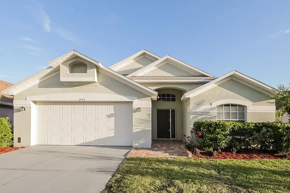 4 bed, 2.0 bath, 1877 sqft, $2,500 — Photo 1