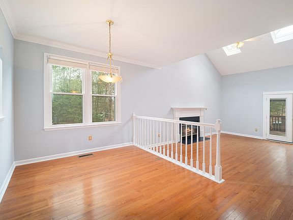 4th image of 416 Center Pointe Dr