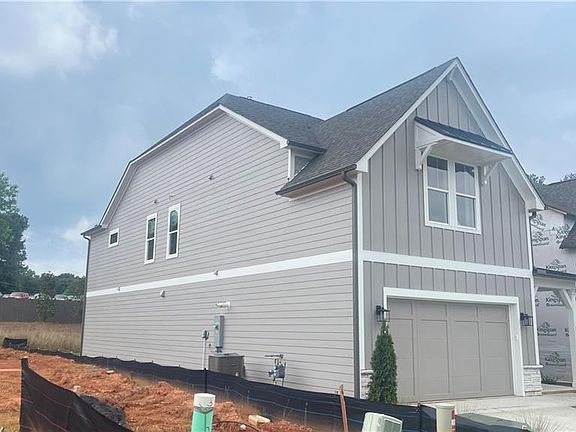 5th image of 401 Edgewater Chase