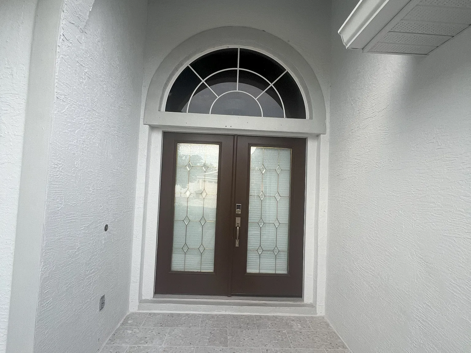3 bed, 1983 sqft, $3,100 — Photo 2