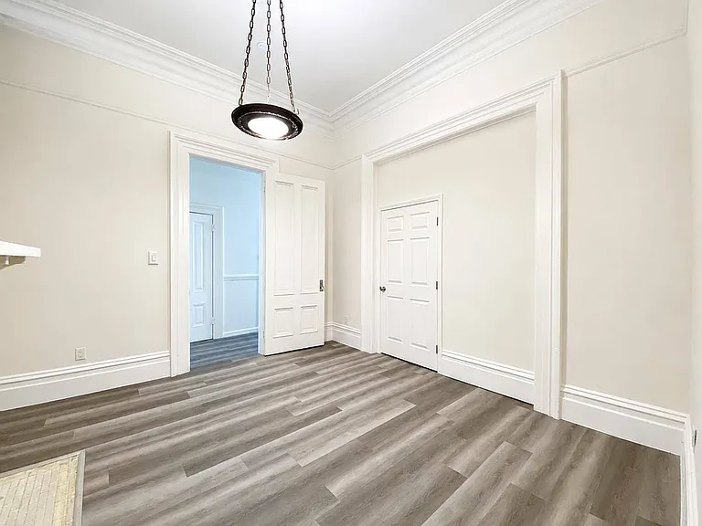 243 Waller St — Photo 12