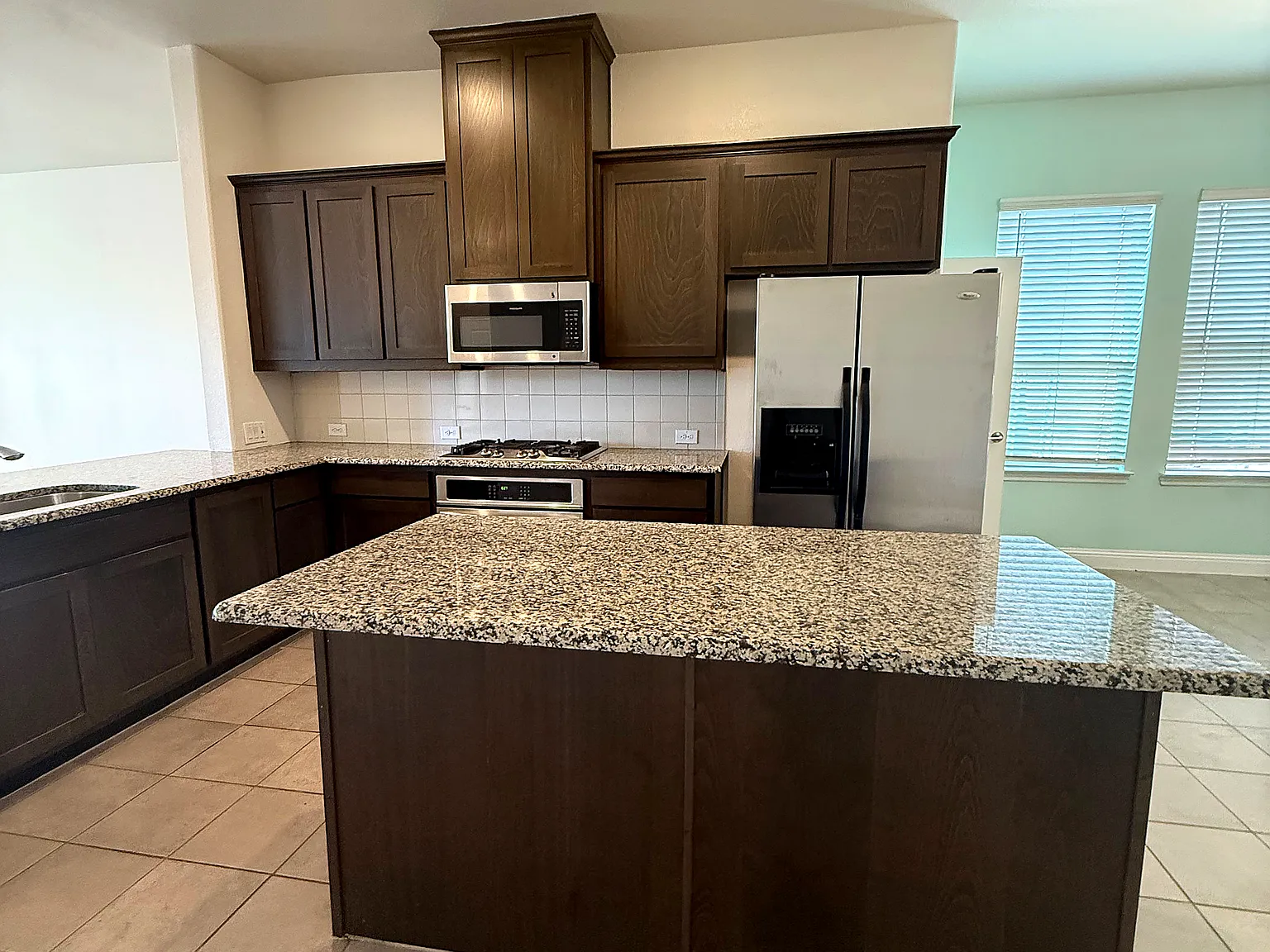 4 bed, 2137 sqft, $2,499 — Photo 3