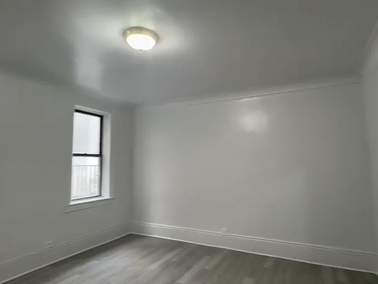 2386 Ryer Ave #1B — Photo 7
