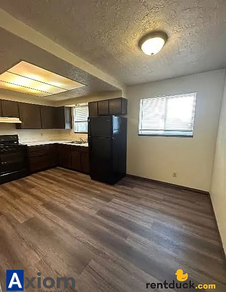 674 W Cedar — Photo 5