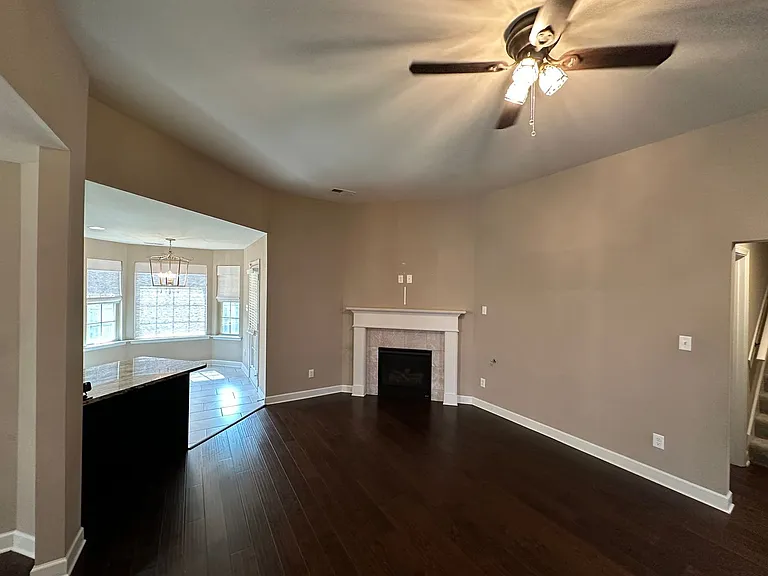 8053 Switzer Dr — Photo 2