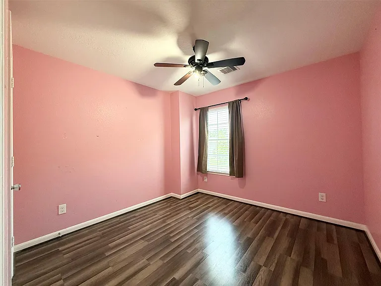 910 Staffordale Manor Ln — Photo 10