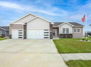 370 Spruce St, Mapleton, ND 58059