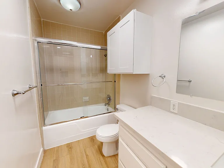 570 N Madison Ave — Photo 9