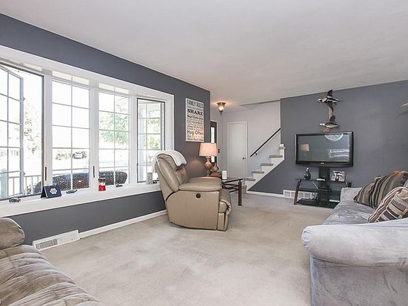 3rd image of 164 Nottingham Dr