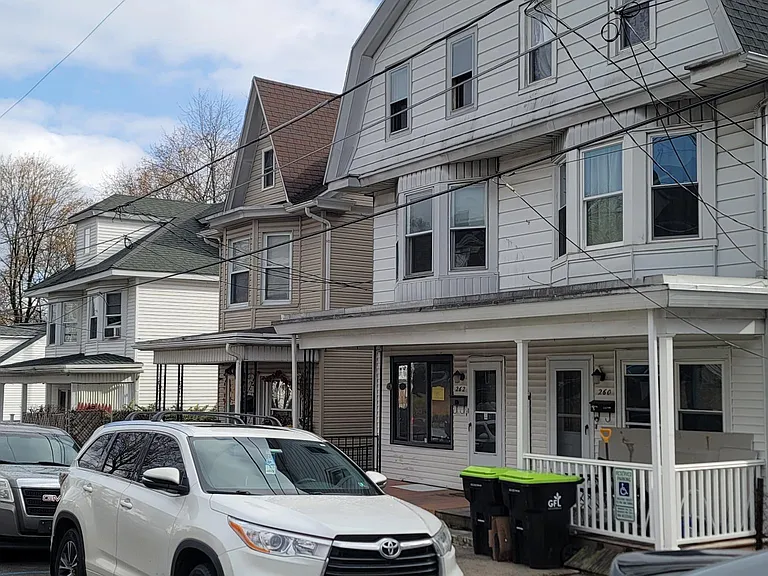 262 Indiana Ave — Photo 2