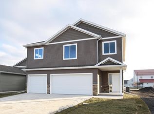 1532 69th Ave S, Fargo, ND 58104