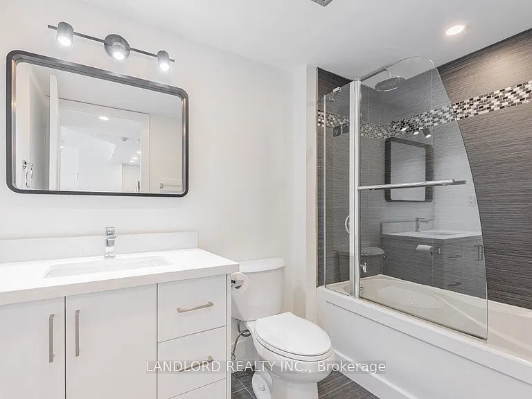 725 King St W #611 — Photo 15