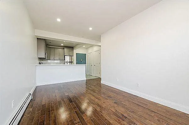 2115 Burr Ave #4D — Photo 4