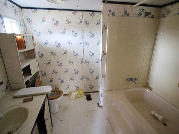 3rd image of 144 E Main St