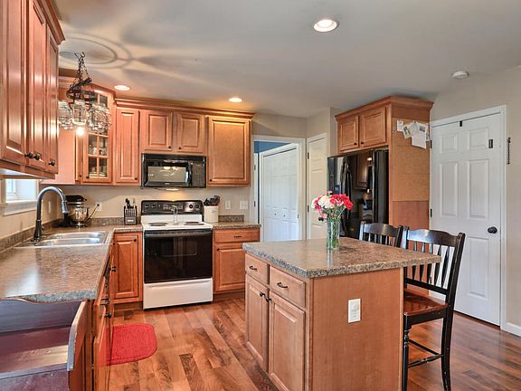5th image of 8 Willowcreek Ave #L-0028