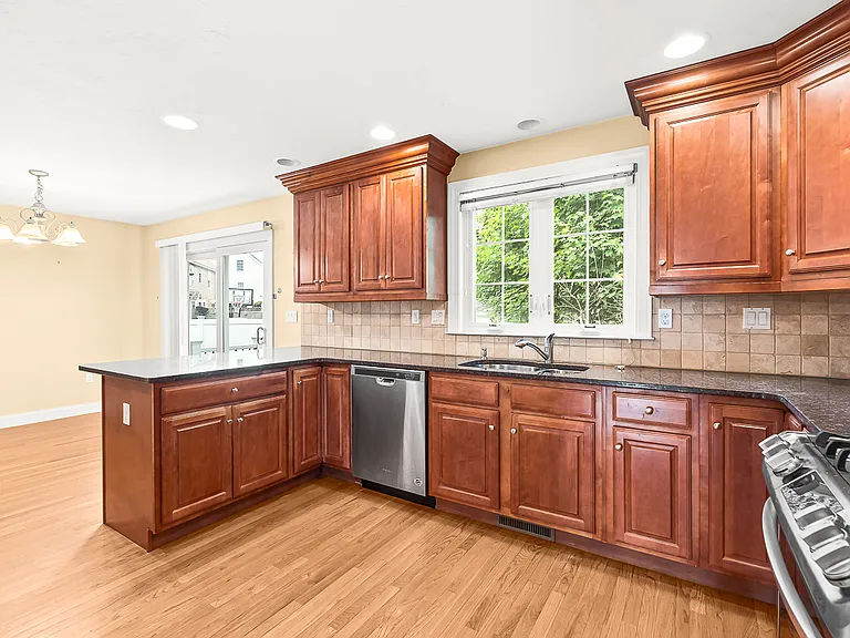 46 Loring Ave — Photo 5