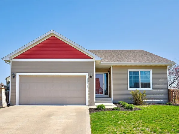 2402 White Oak Ln, Granger, IA 50109