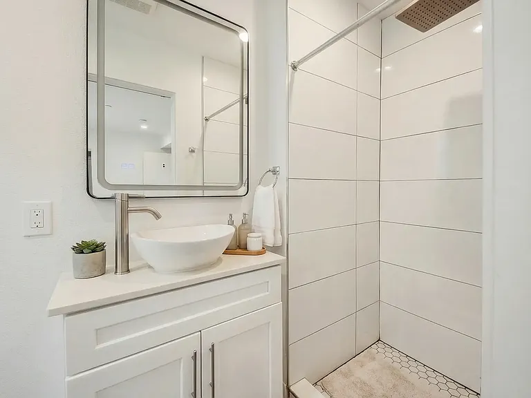 1186 W 37th Pl - USC DPS — Photo 20