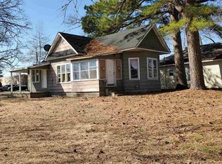 606 E Washington St, Christopher, IL 62822