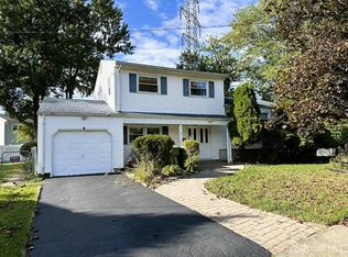 7 Timothy Ct, Edison, NJ 08837