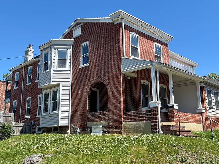 2401 N West St — Photo 2